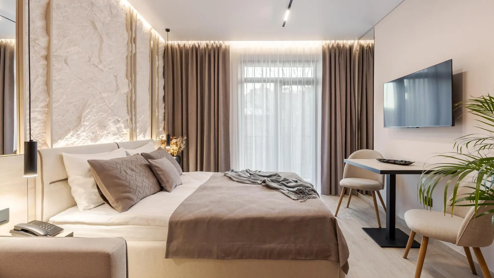 Accent Apart-Hotel Lviv